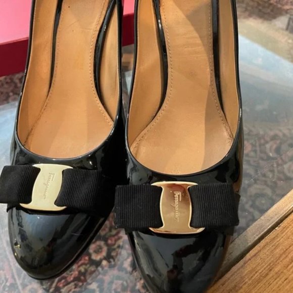 Authentic Ferragamo Pimpa Heels With Vara Bow - Picture 9 of 10